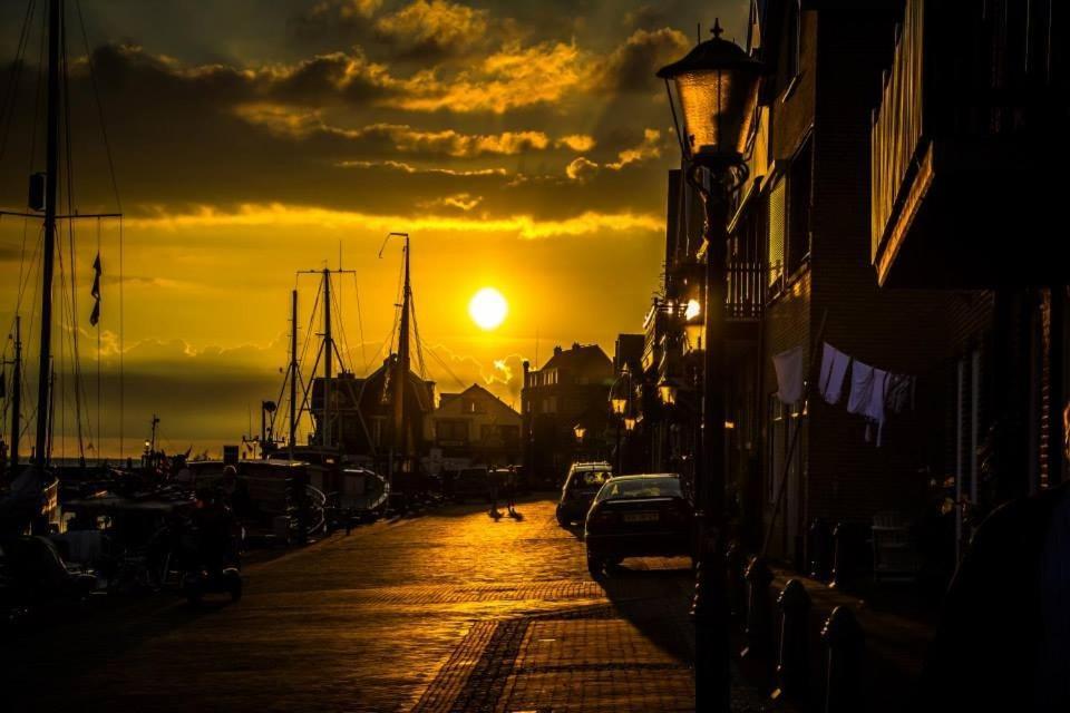 Bed and Breakfast Zicht Op Zee Urk Esterno foto