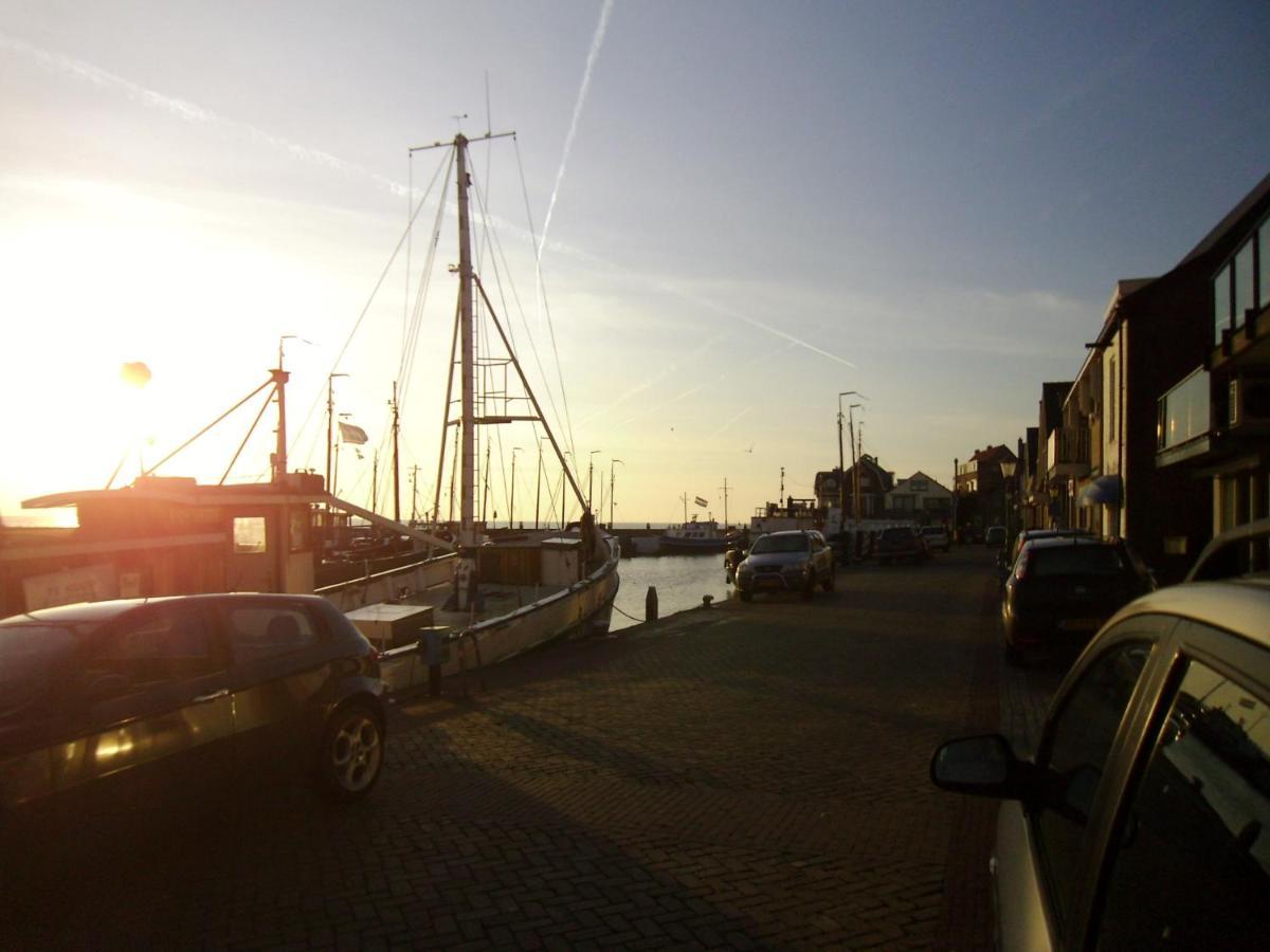 Bed and Breakfast Zicht Op Zee Urk Esterno foto
